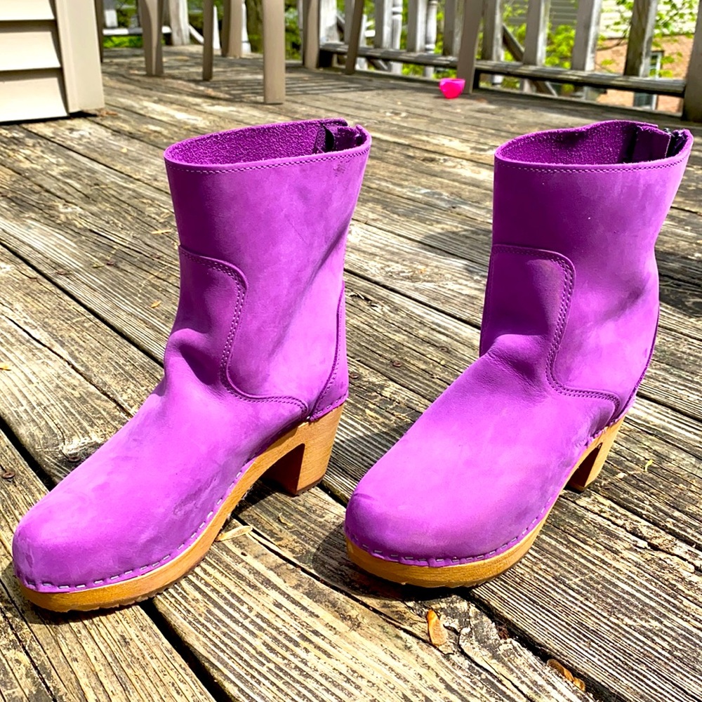 Cape clogs boots
